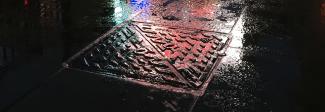 Unite D400 manhole cover installed at Piccadilly Circus