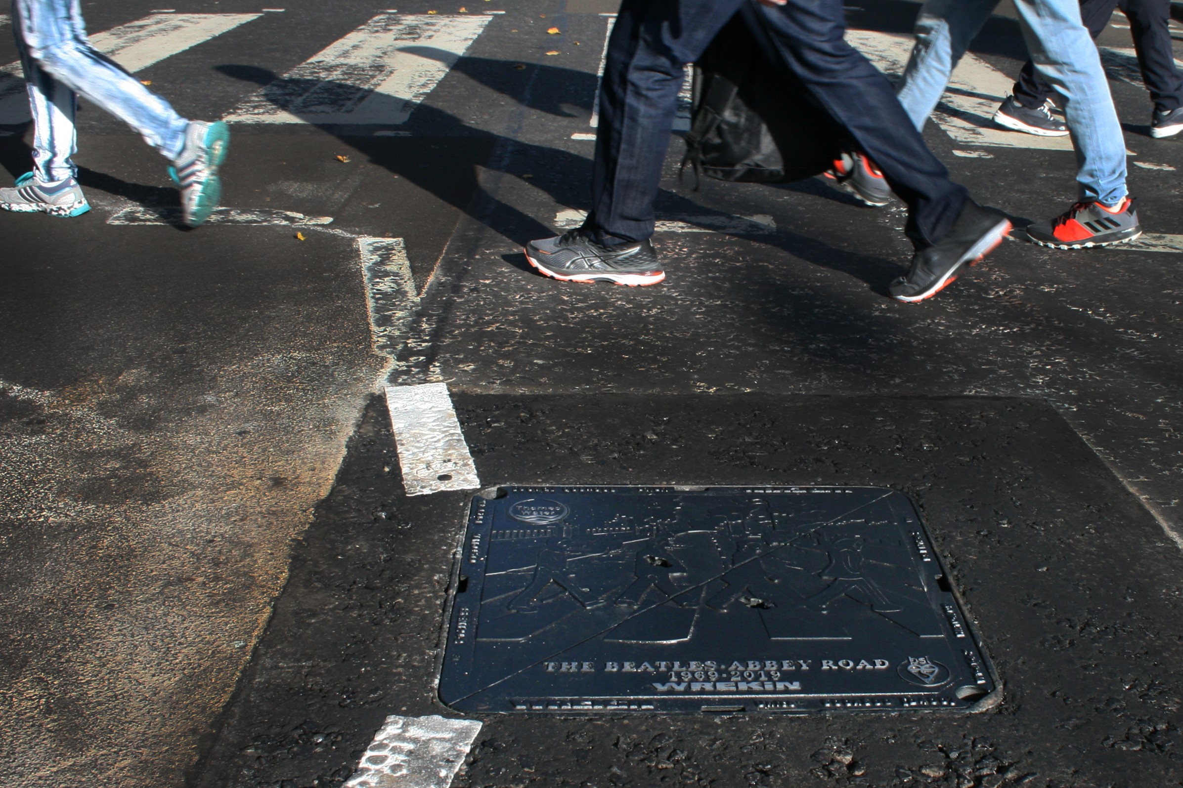 Pedestrians crossing Abbey Road