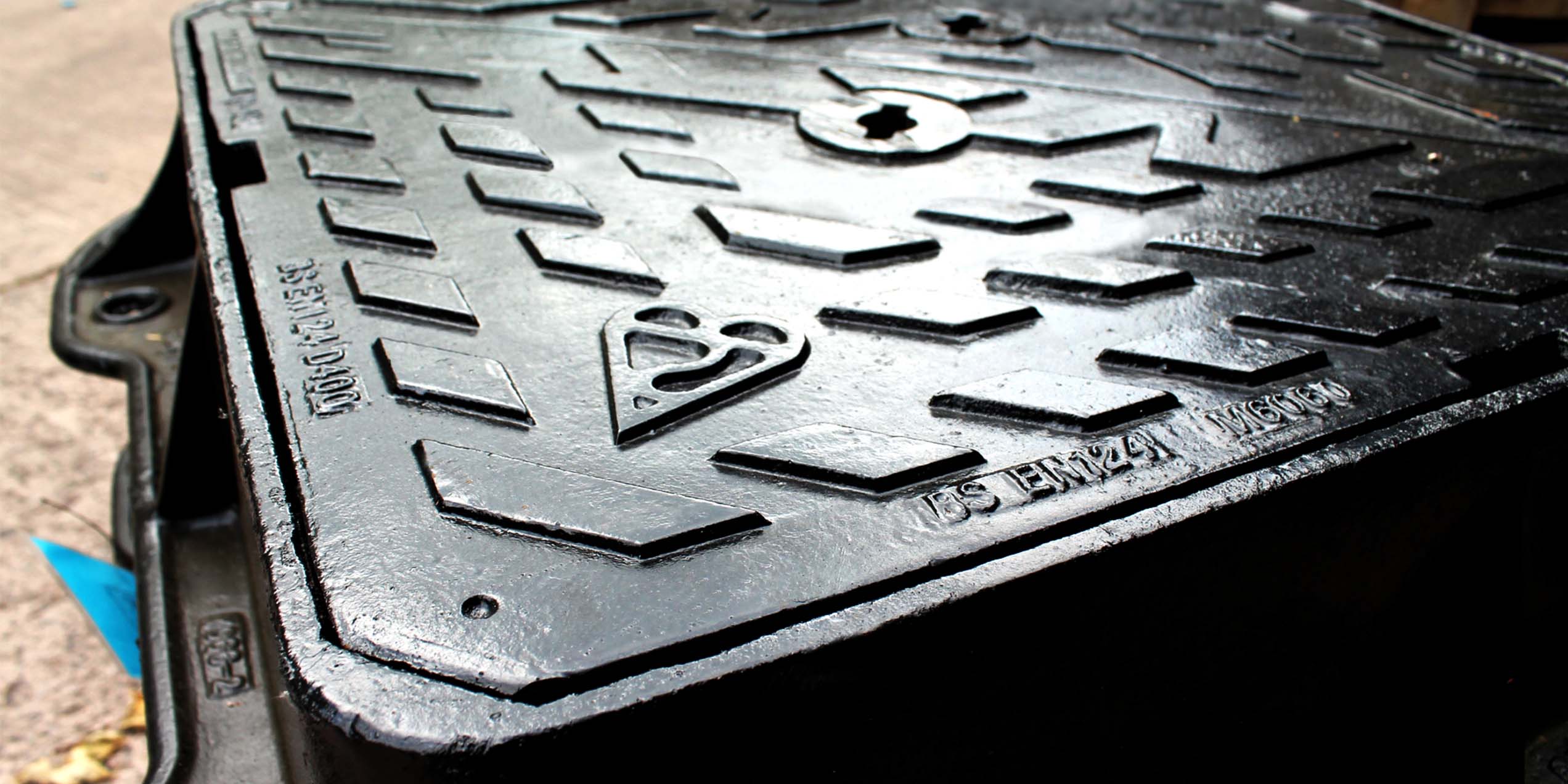 Unite manhole cover