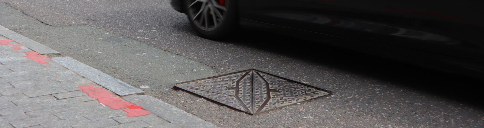 Unite manhole cover installed at Piccaddilly Circus