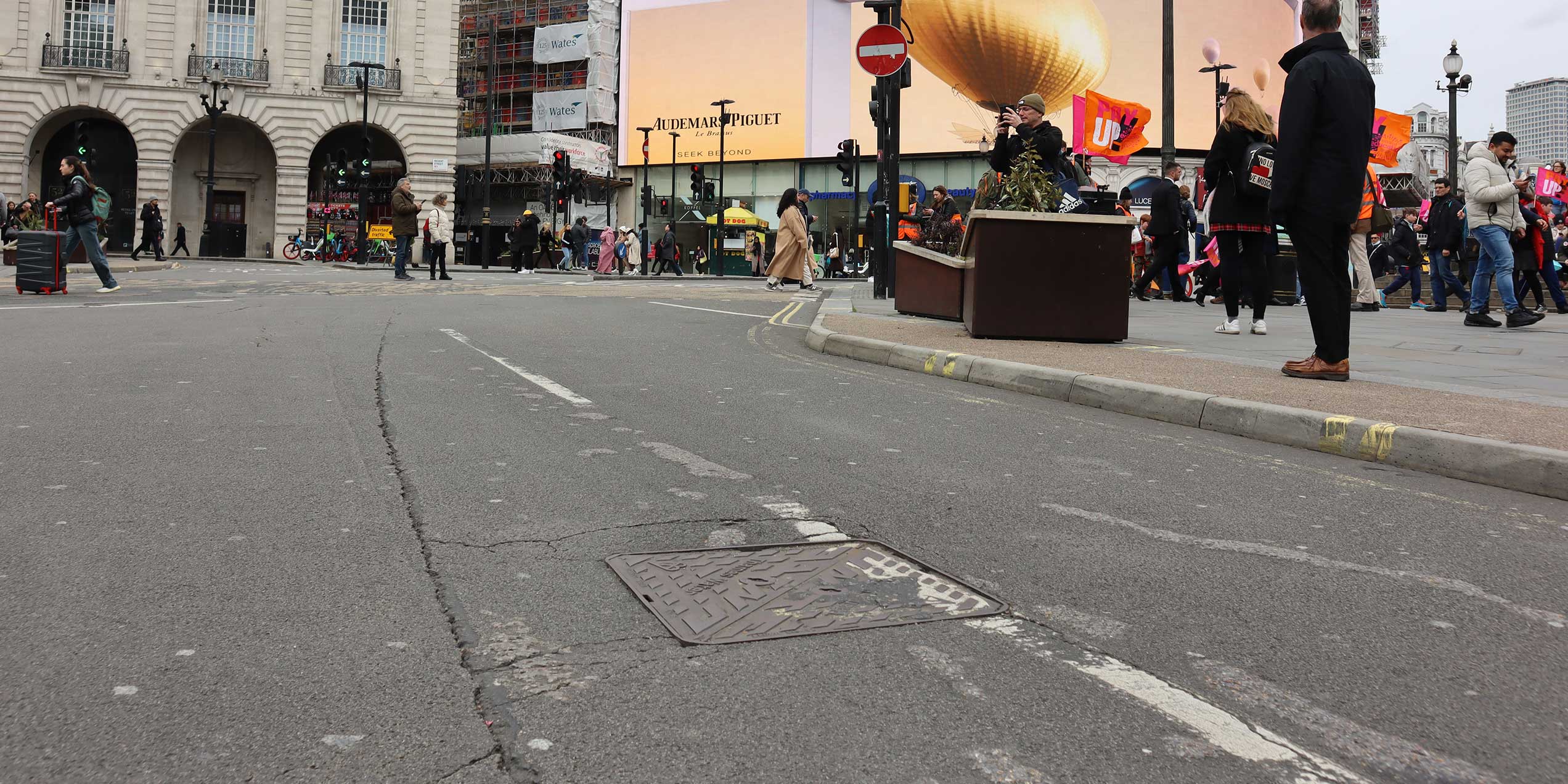 Unite installation at Piccadilly Circus