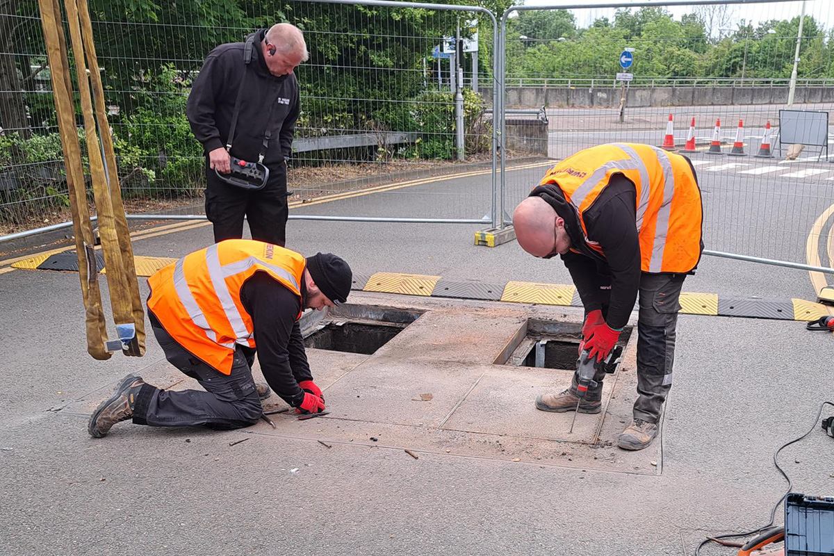 The Galleria, Hatfield - removal of the old access cover