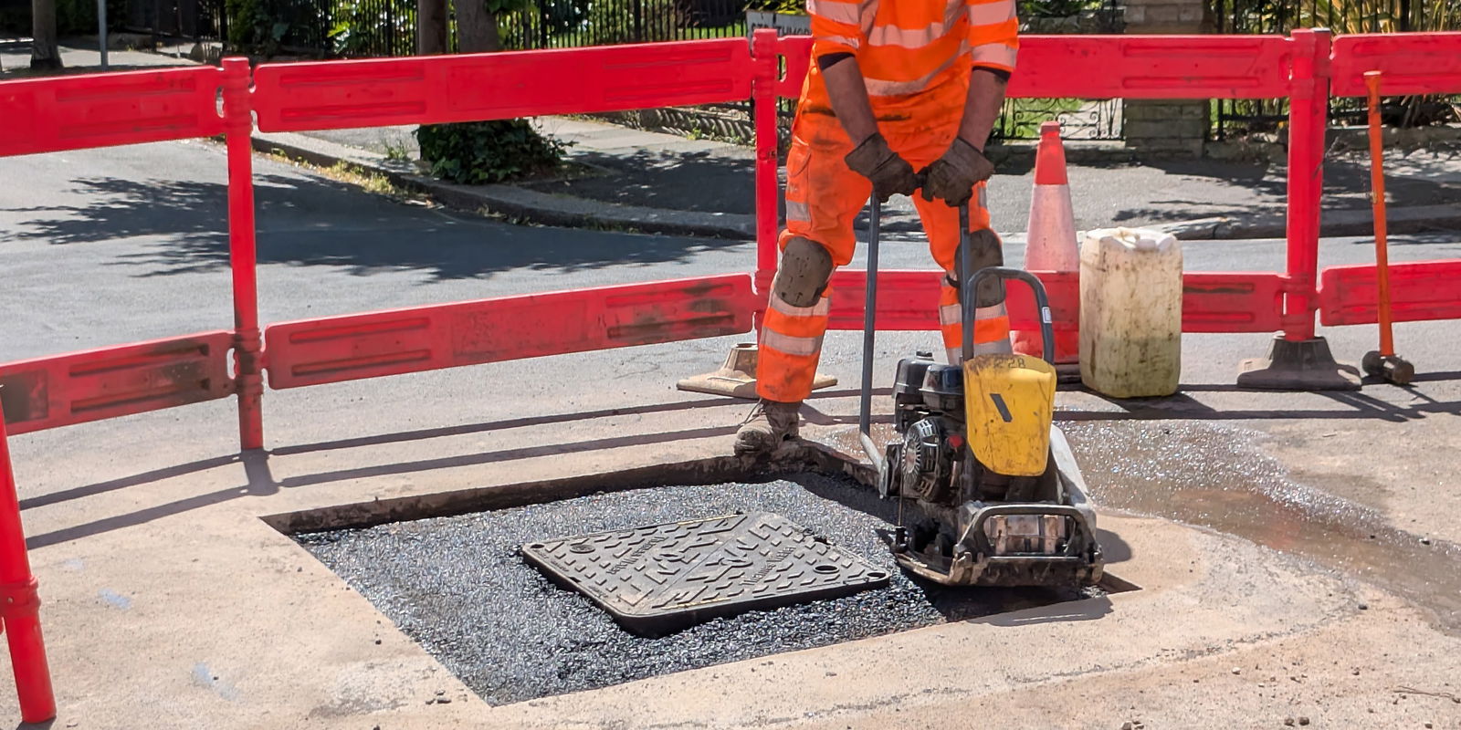 Compacting around a Unite manhole cover