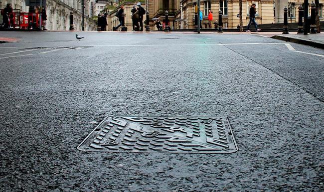 Unite manhole cover installed in City Centre