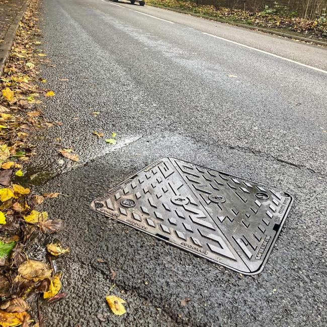 Unite manhole cover installed in a road